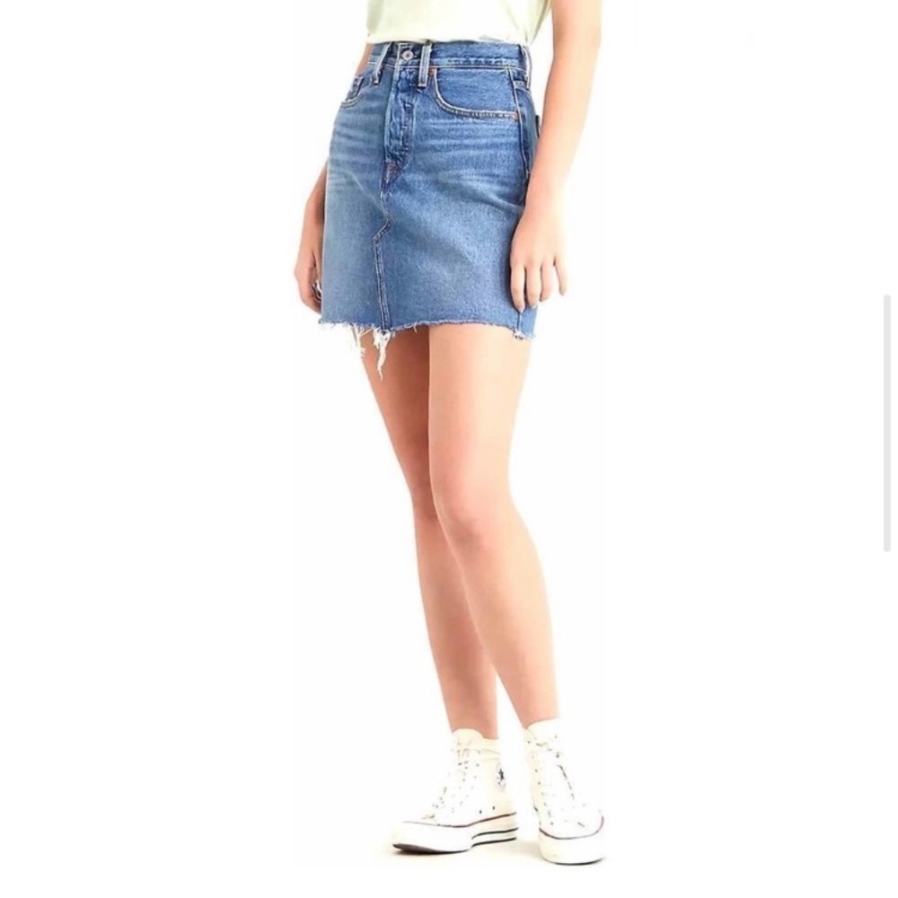 NWT! Levi's High Rise Iconic Deconstructed Skirt Mid Wash Distressed - Picture 3 of 12